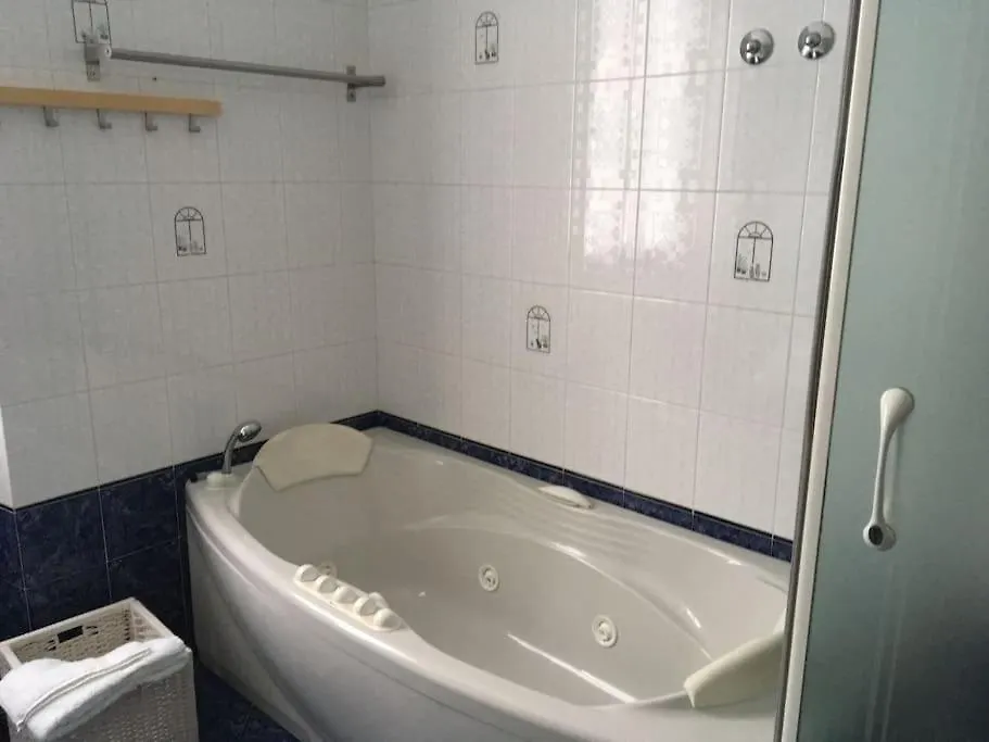 Beautiful Villa With Private Access To The Lake. Limonta Hébergement de vacances