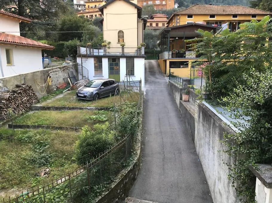 Hébergement de vacances Beautiful Villa With Private Access To The Lake. Limonta