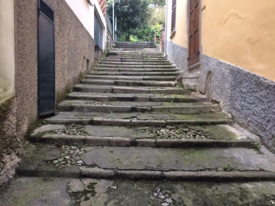 Hébergement de vacances Beautiful Villa With Private Access To The Lake. Limonta Italie