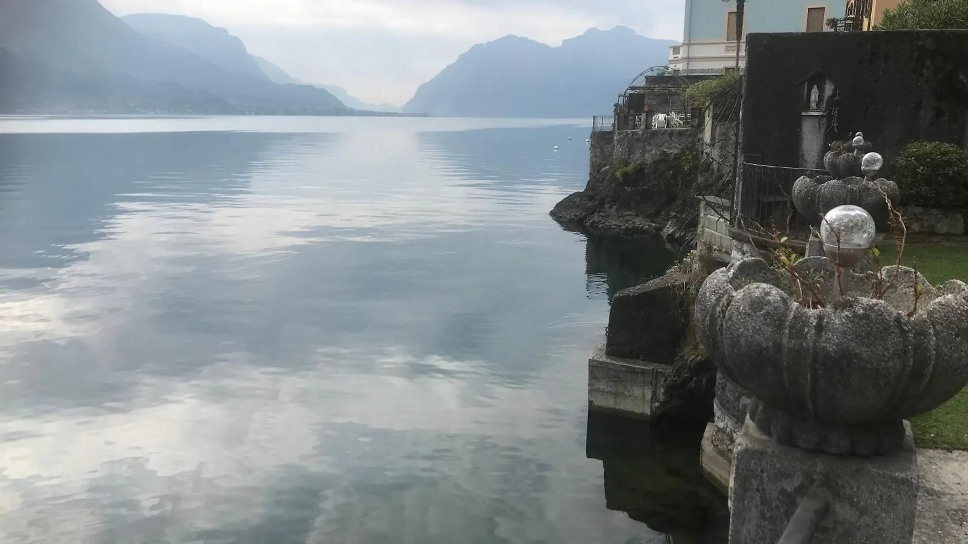 Hébergement de vacances Beautiful Villa With Private Access To The Lake. Limonta Italie